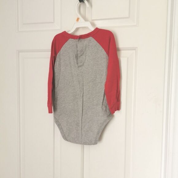 5/$10 Oshkosh B'gosh long sleeve onesie size 24 m - Picture 4 of 4